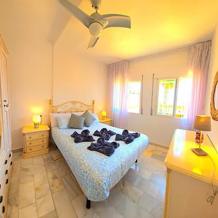 Fran Coastal Elegance Stylish With Sea Views, Large Terrace By Namaste Elite Apartment